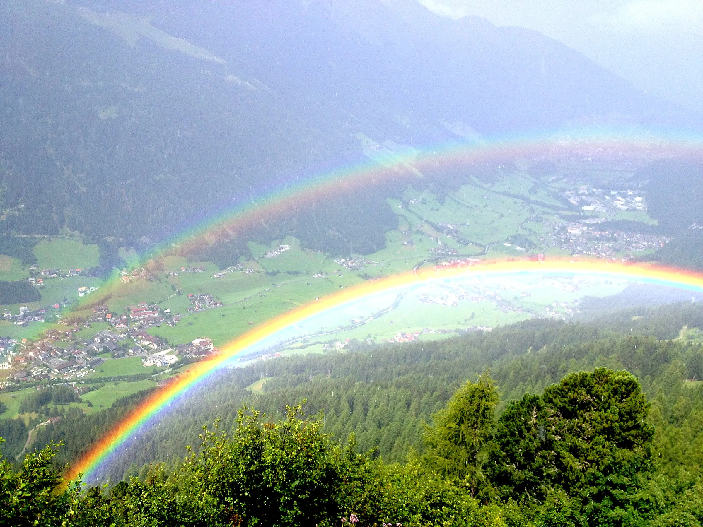Doppelter Regenbogen über Neustift