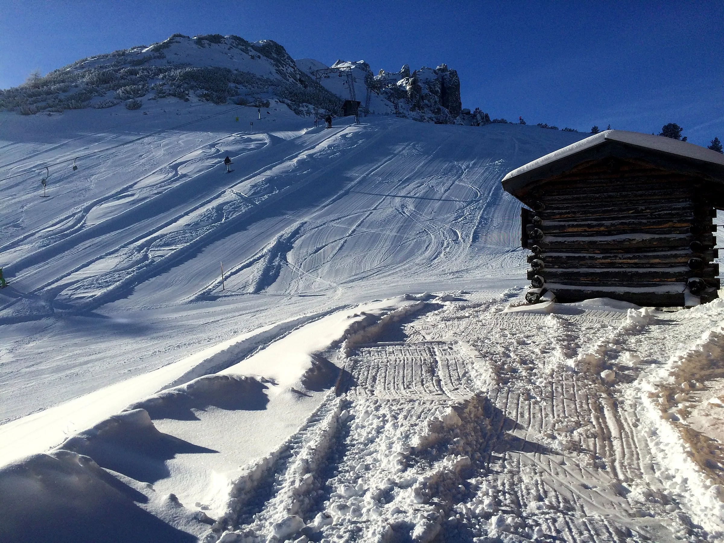 Heustadel im Pulverschnee